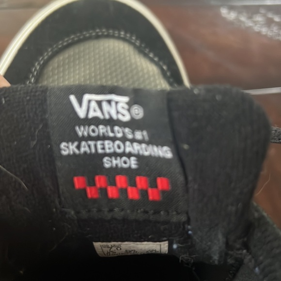 Vans Skateboarding Shoe - Picture 8 of 9